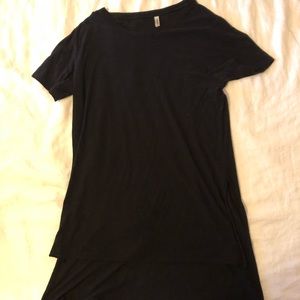 Long Torso Black Tee-Michelle by Comune